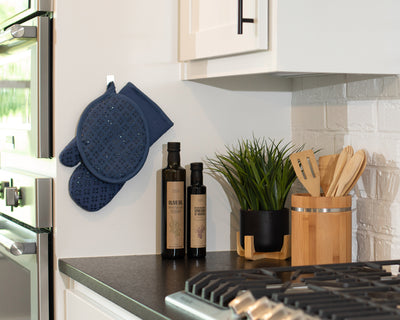 A Guide to Selecting the Perfect Oven Mitt for Your Home